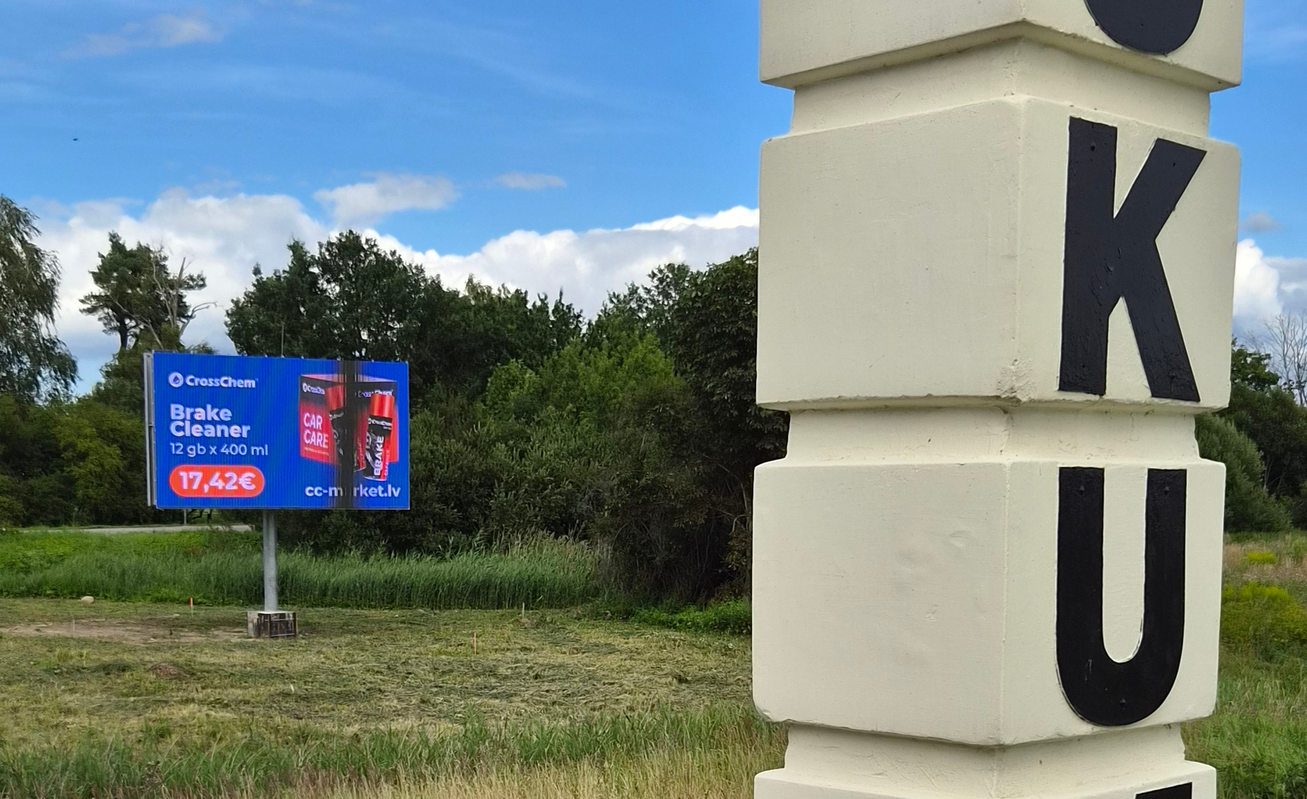 Signbox lauko reklamos tinklo LED ekranai Latvijoje