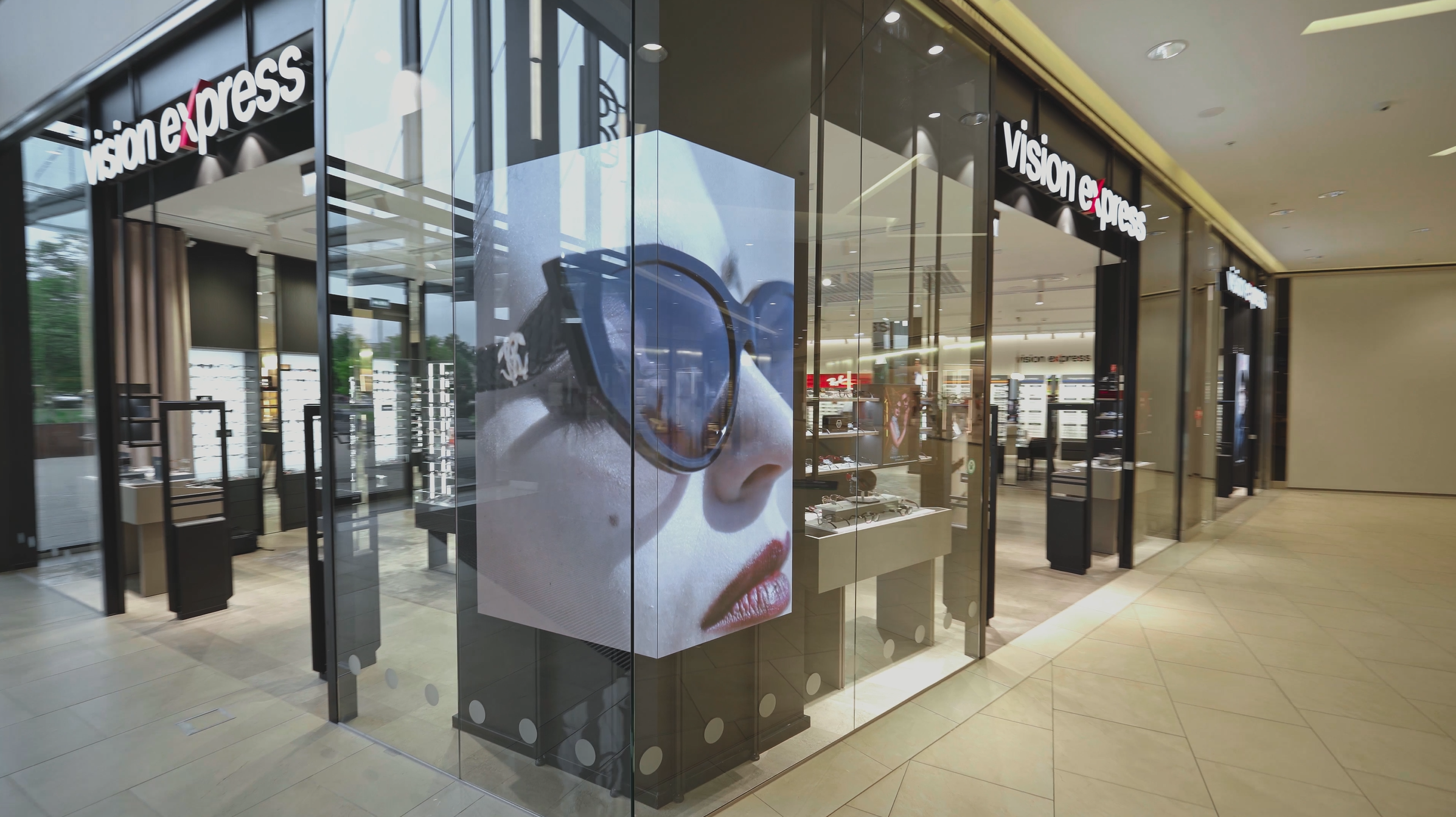 Vision Express vitrīna LED displejs